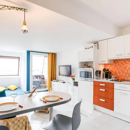 Les Marinas-8 By Interhome